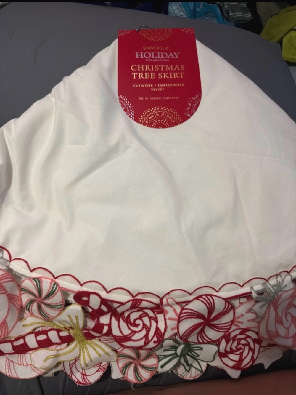 T.J.Maxx White Holiday Christmas Tree Skirt with Red, Green, Gold Embroidery